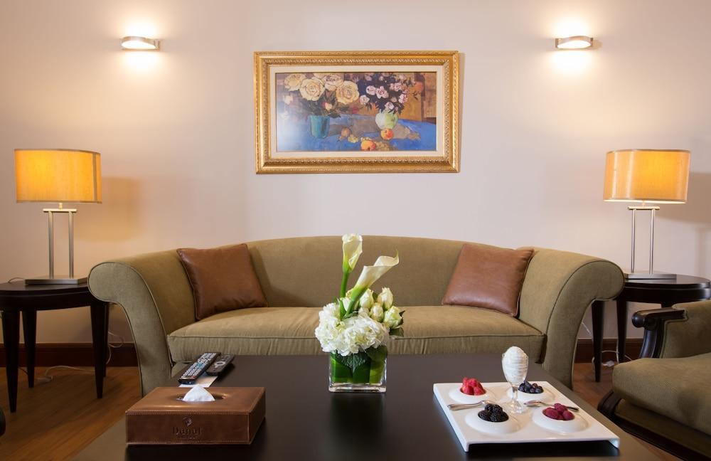 Danat Al Ain Resort Luaran gambar A living room at the hotel