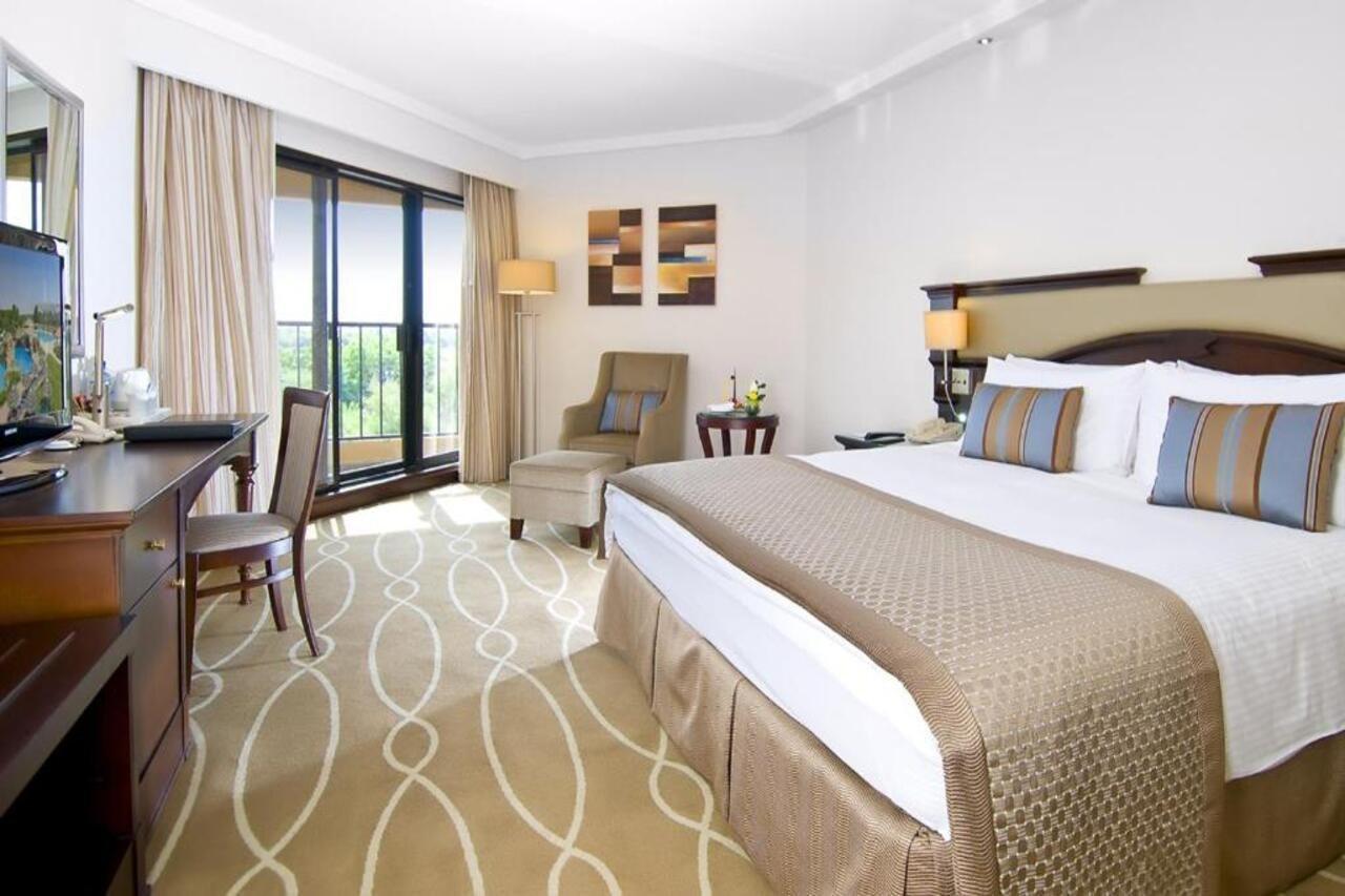 Danat Al Ain Resort Luaran gambar A room at the Jumeirah Creekside