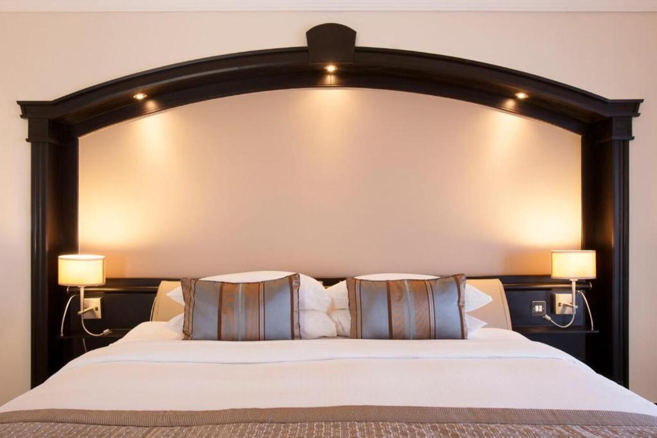 Danat Al Ain Resort Luaran gambar A bedroom at the hotel