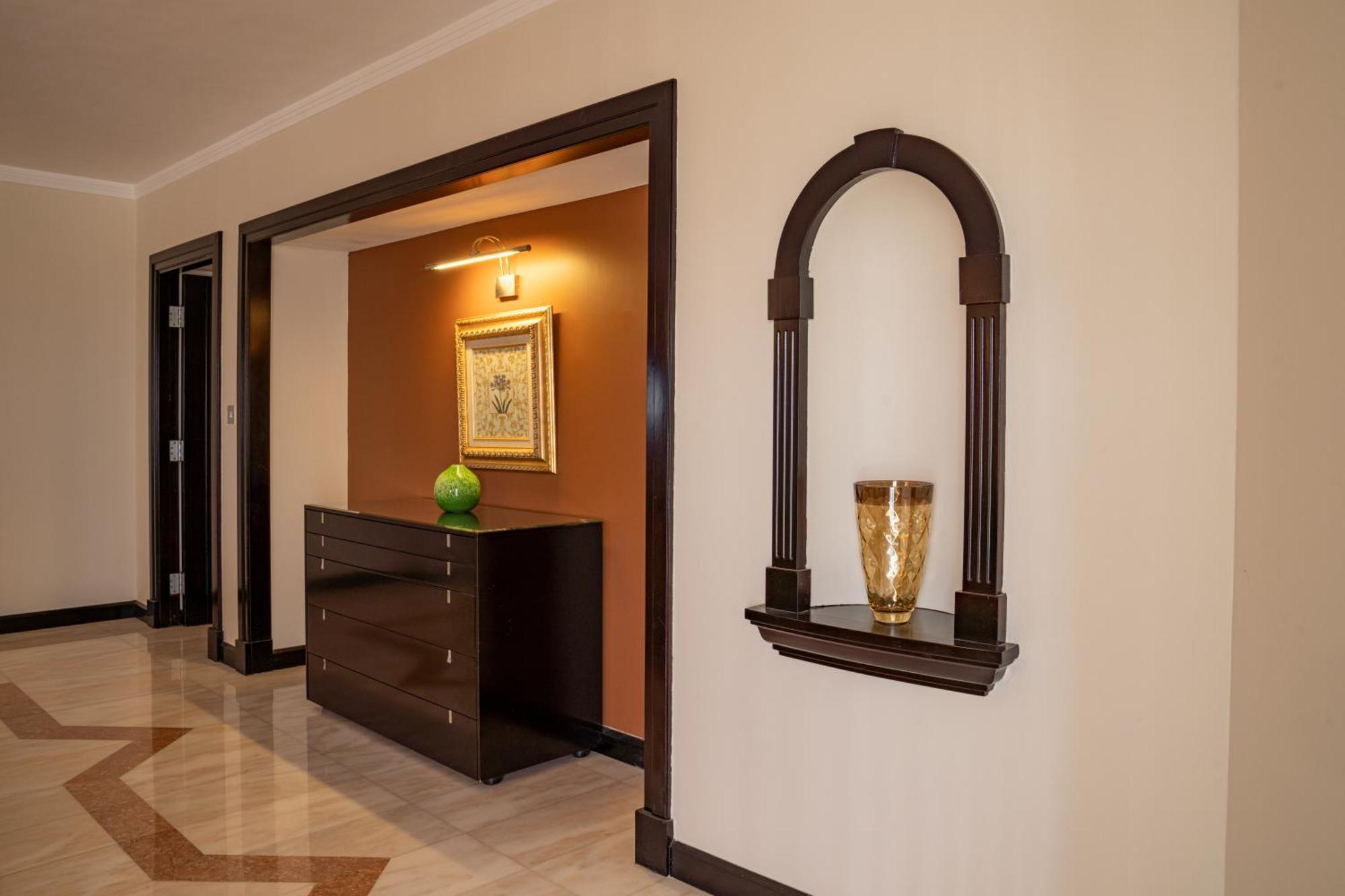 Danat Al Ain Resort Luaran gambar A wall niche