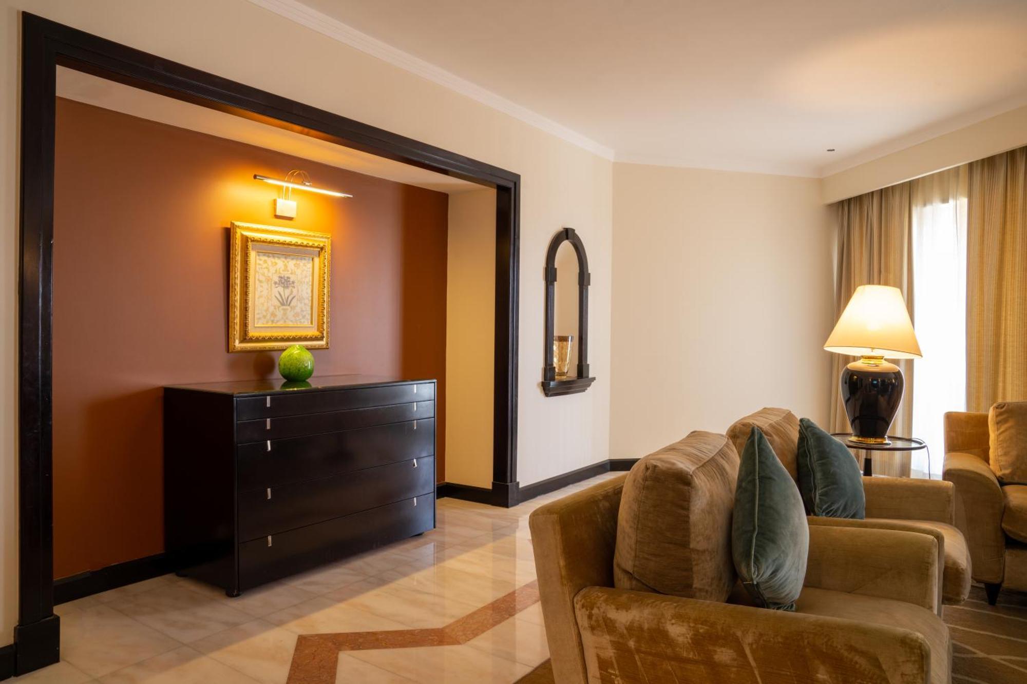 Danat Al Ain Resort Luaran gambar A suite at the Taj Mahal Palace, Mumbai
