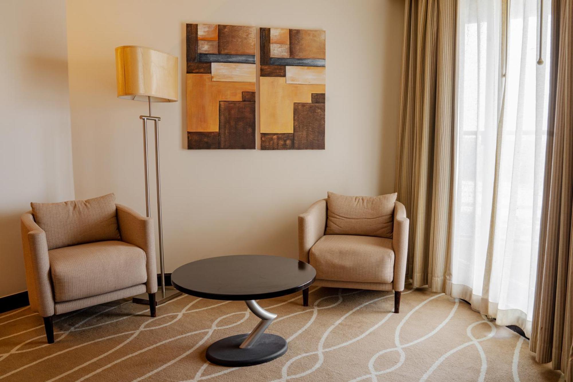 Danat Al Ain Resort Luaran gambar A room at the hotel
