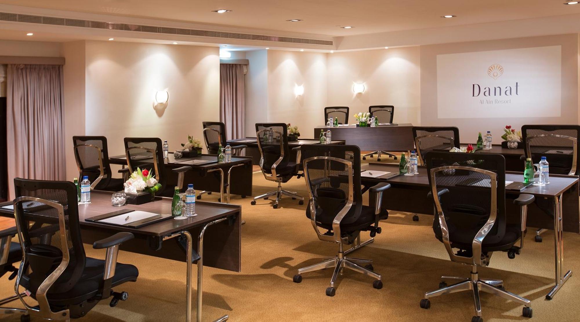 Danat Al Ain Resort Luaran gambar Meeting room