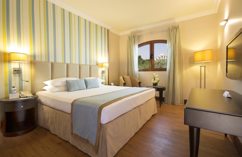 Danat Al Ain Resort Luaran gambar A room at the hotel