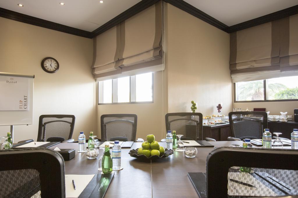 Danat Al Ain Resort Luaran gambar Meeting room at the hotel