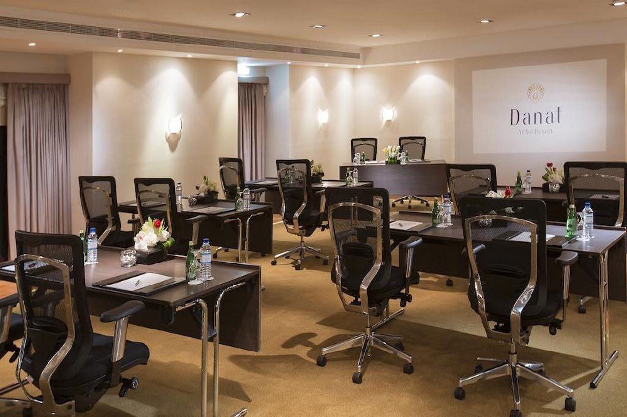 Danat Al Ain Resort Luaran gambar Meeting room at the hotel