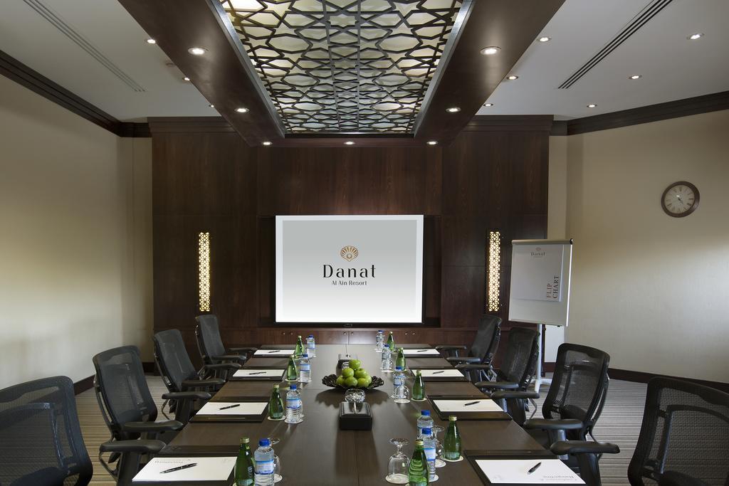 Danat Al Ain Resort Luaran gambar Meeting room